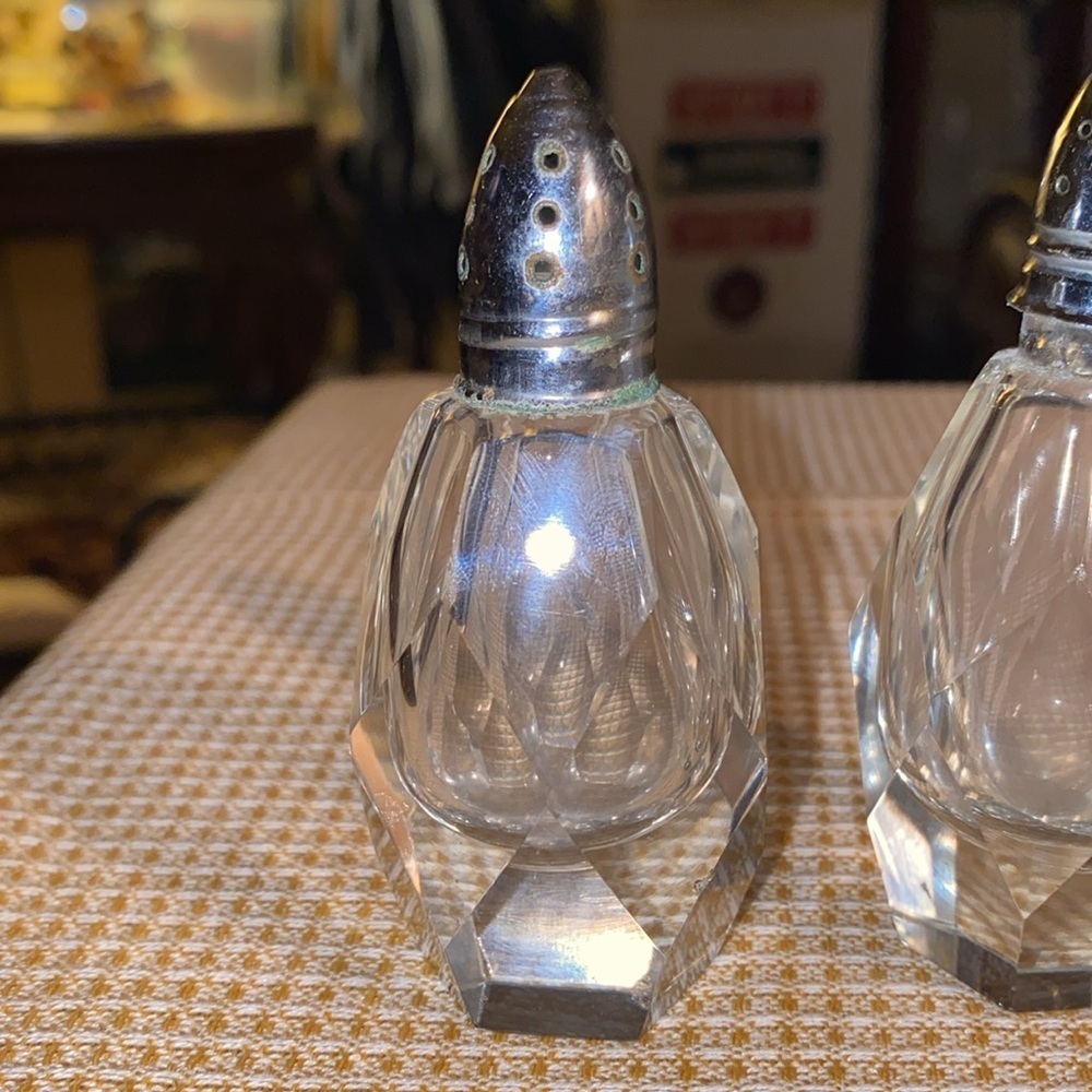 Vintage 1960’s cut crystal salt pepper shakers - Picture 2 of 4